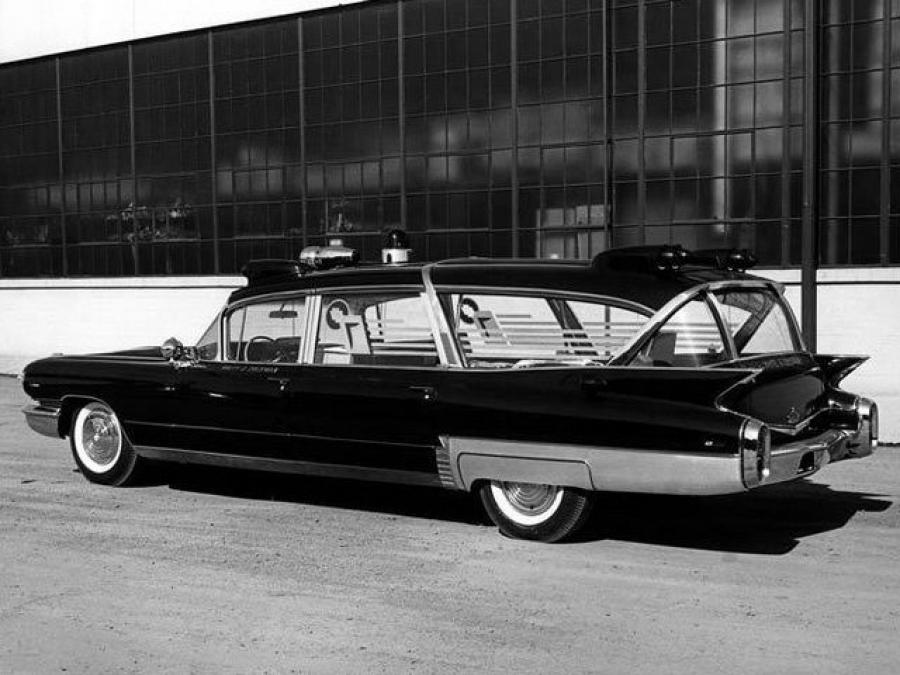  Cadillac Superior Crown Royale Ambulance 1960 года  (фото 1 из 1)